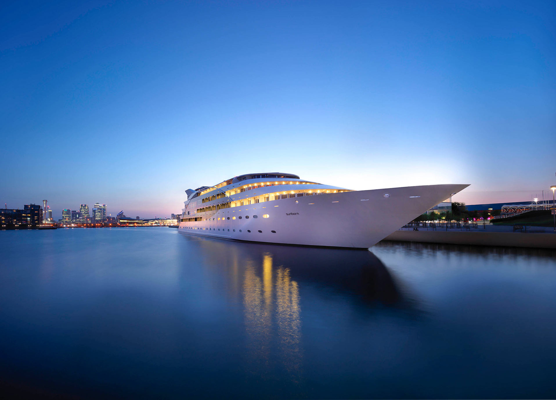 Sunborn Yachat Hotel